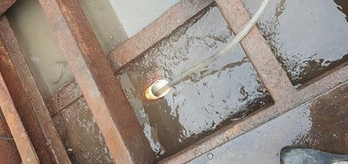 강남구 하수구막힘 배관 내부를 확인하고 배수 흐름을 점검하는 과정